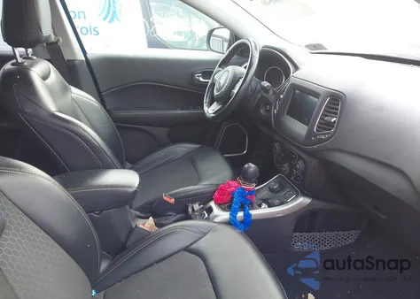 2019 Jeep Compass Latitude 4X4 из США, поврежденный, VIN 3C4NJDBB4KT792569